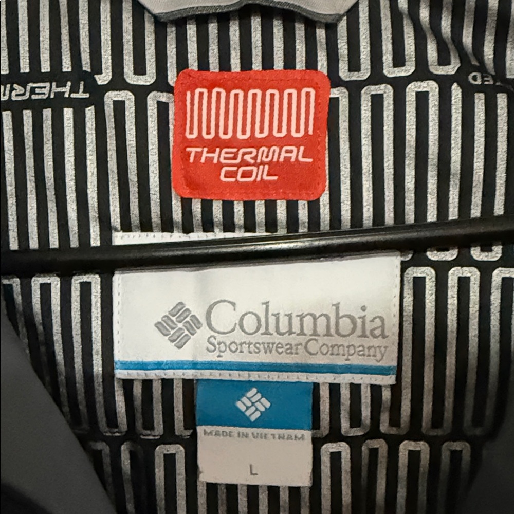 Columbia Men's Two-Tone Performance Jacket - Picture 2 of 3